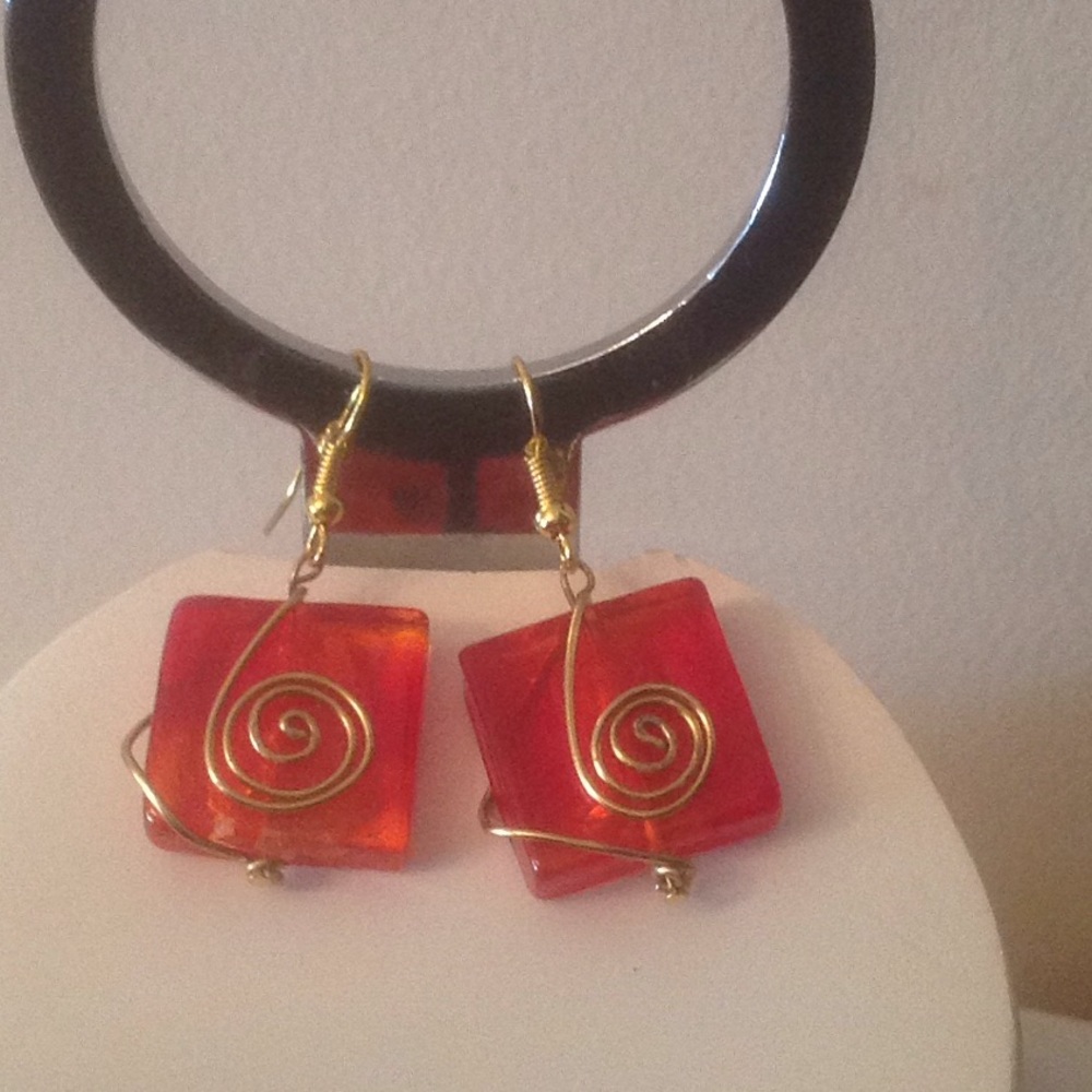 Red Block Wire Twisted Earrings